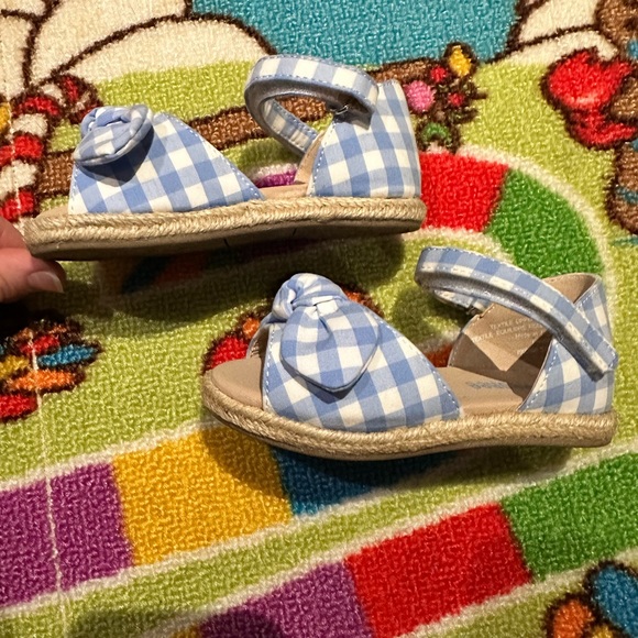 Toddler girls 👧 Gymboree gingham sandals. 🩴 - Picture 3 of 5